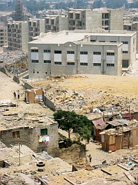 Egipto: casas de madera construidas sobre escombros de viviendas demolidas