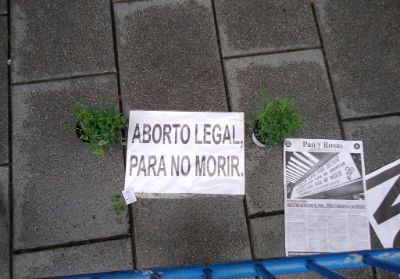 Perejil y cartel en la entrada del Ministerio de Justicia