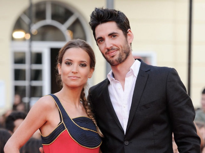 ana-fernandez-y-santi-trancho-en-la-alfombra-roja_galeria_principal-22